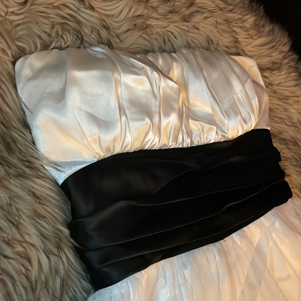 Camille La Vie Prom Dress - Picture 4 of 6